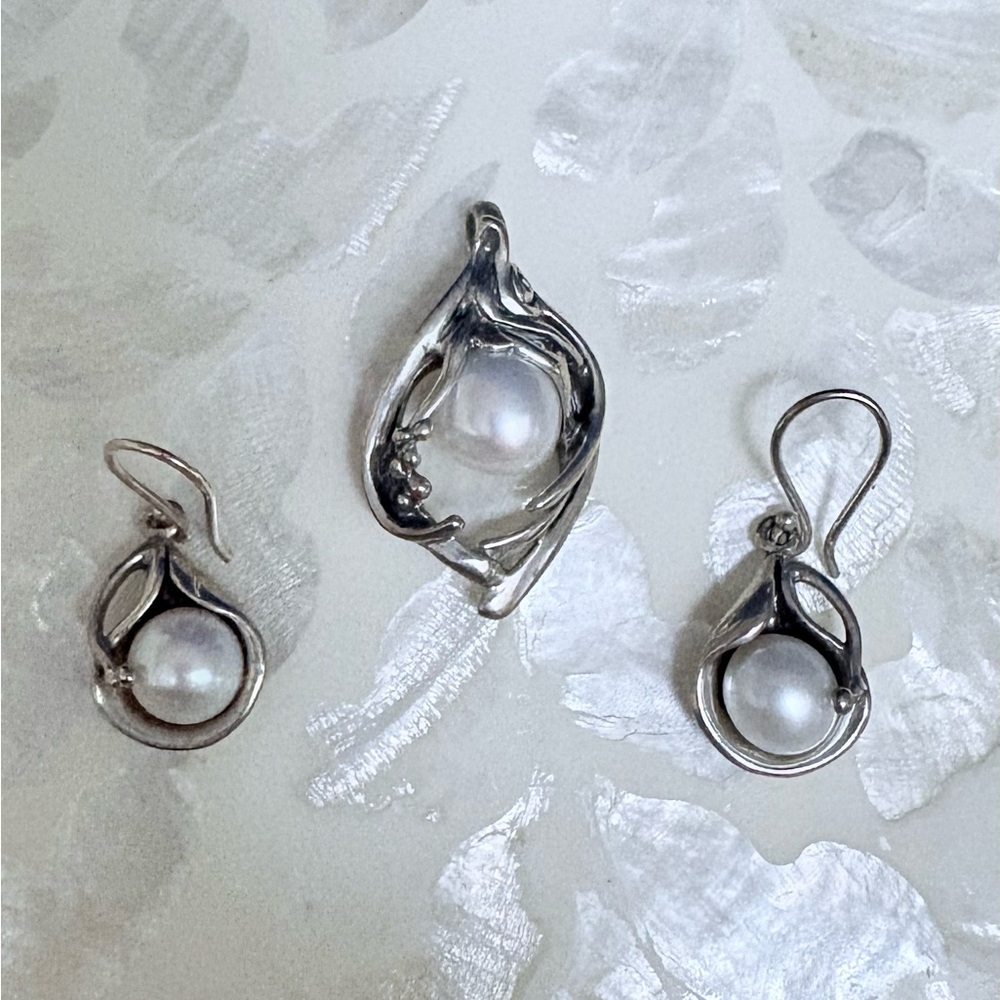 Designer Hagit Gorali Sterling Silver Pearl Drop Earrings & Pendant Set.❣️